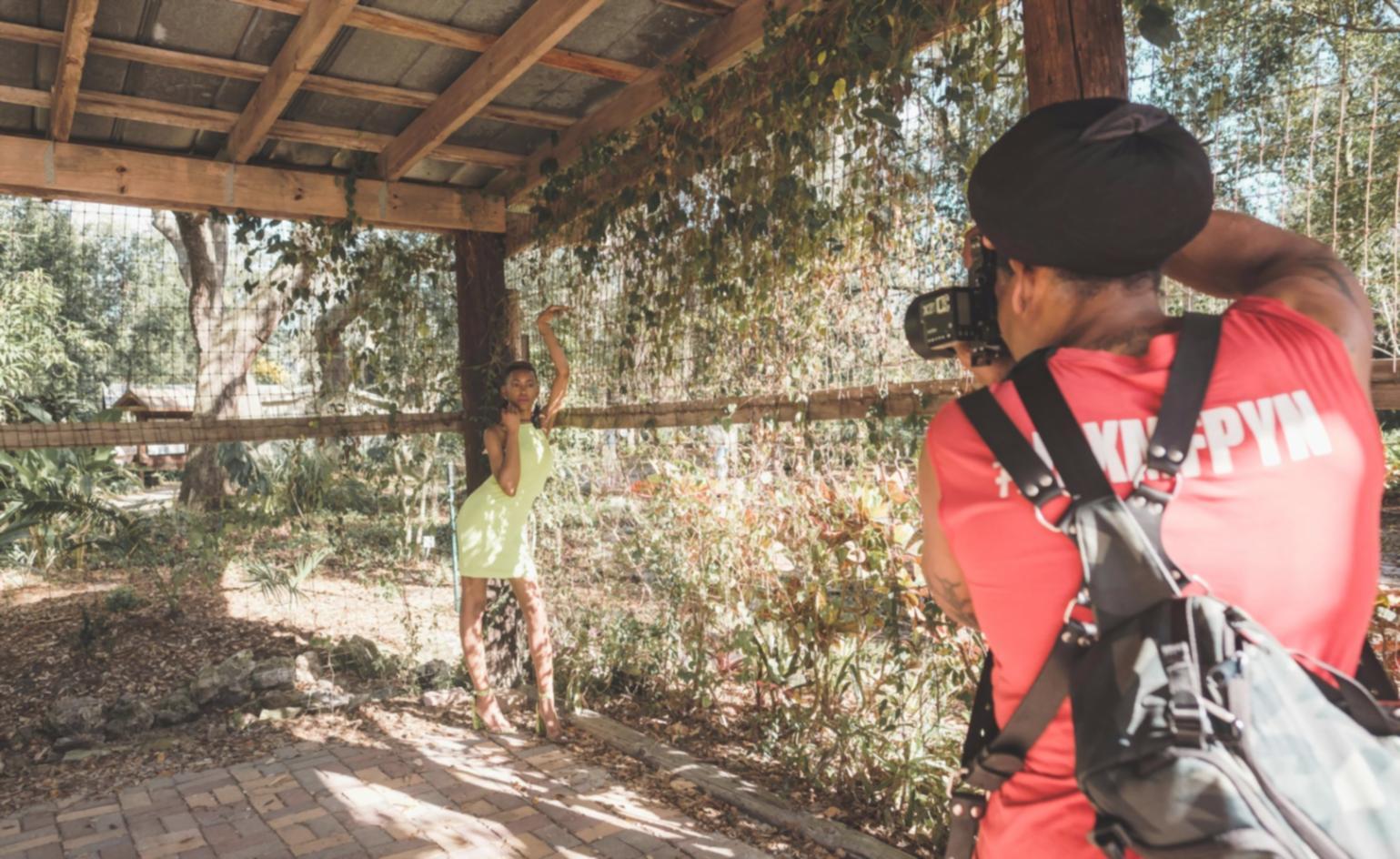 Студенти під час практичних занять з фотографії